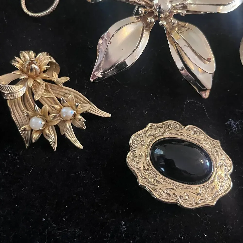 Vintage unsigned, large gold tone, brooch lot of six